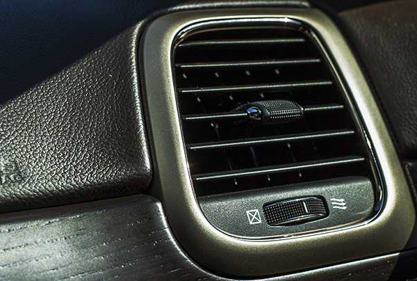 Ozonowanie i dezynfekcja wnętrza samochodu